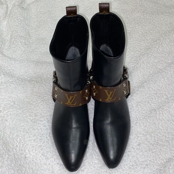 Authentic Louis Vuitton Black Leather Rhopsody Ankle Boots(Size 38.5/8.5) - Picture 7 of 17